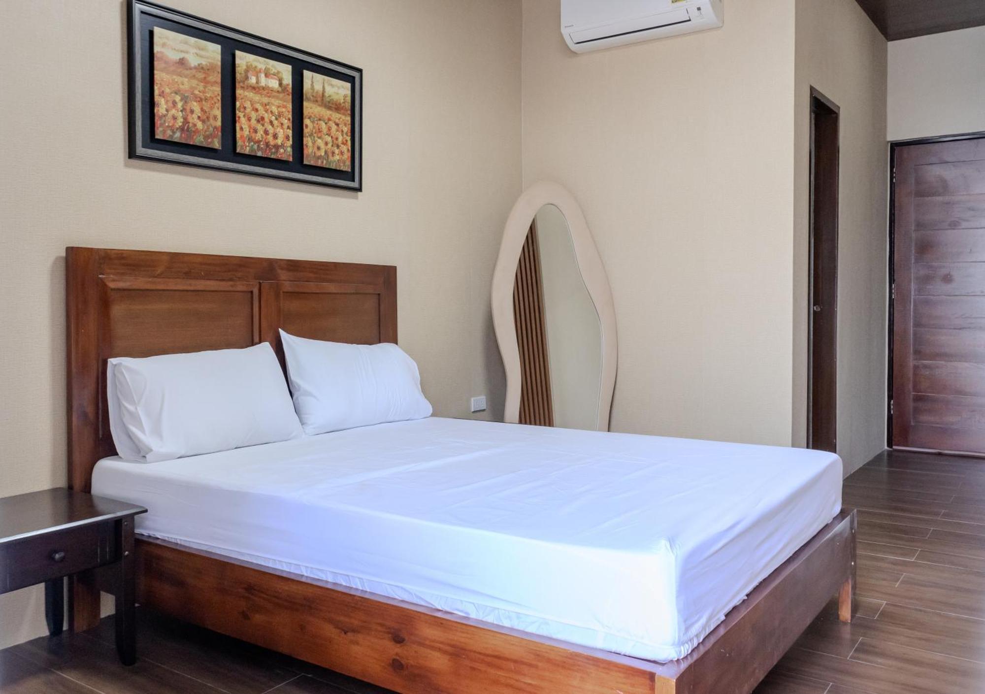 A Poolside Cafe Resort Magalang المظهر الخارجي الصورة